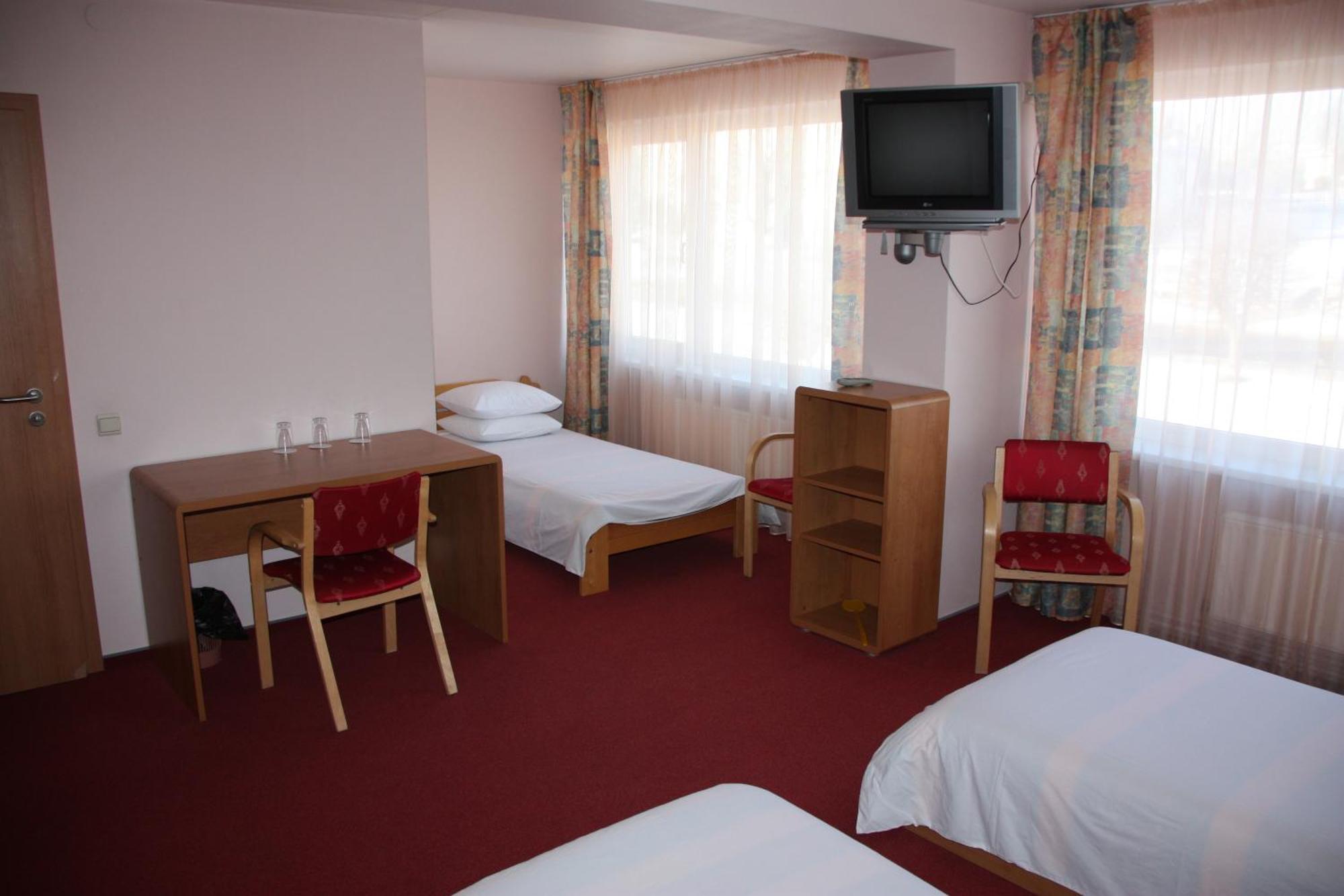 Hotel Madona Bilik gambar