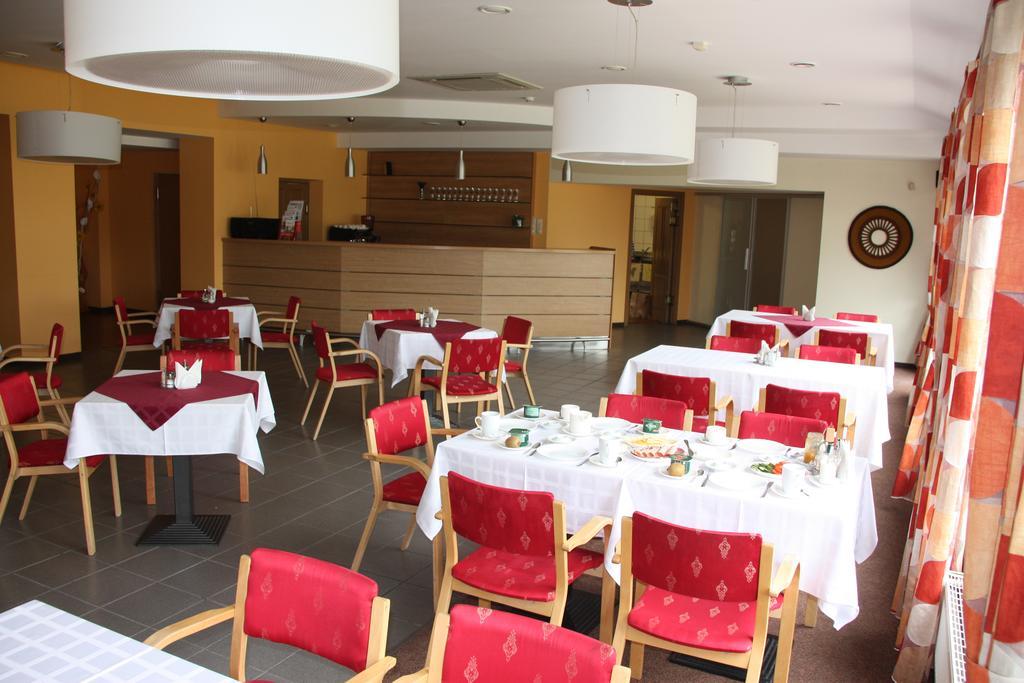 Hotel Madona Luaran gambar