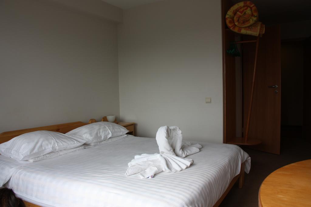 Hotel Madona Luaran gambar