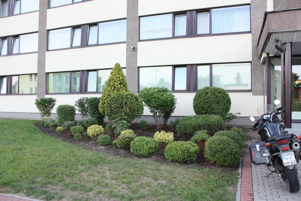 Hotel Madona Luaran gambar