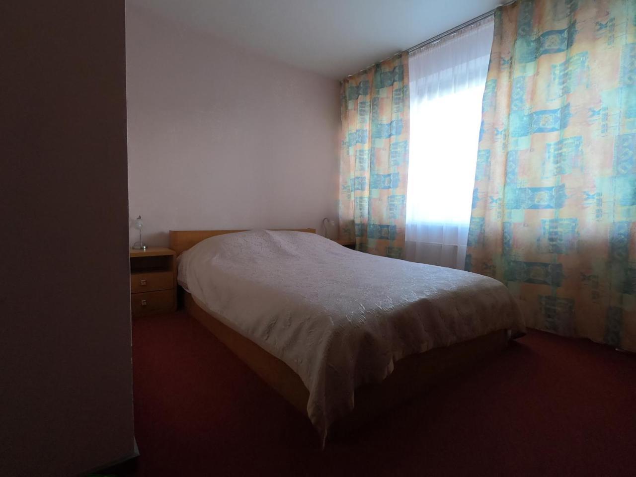Hotel Madona Luaran gambar