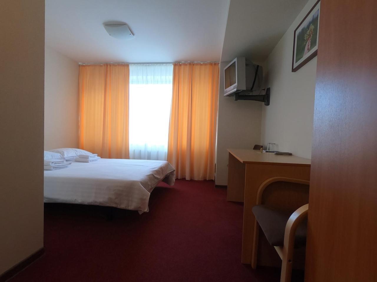 Hotel Madona Luaran gambar