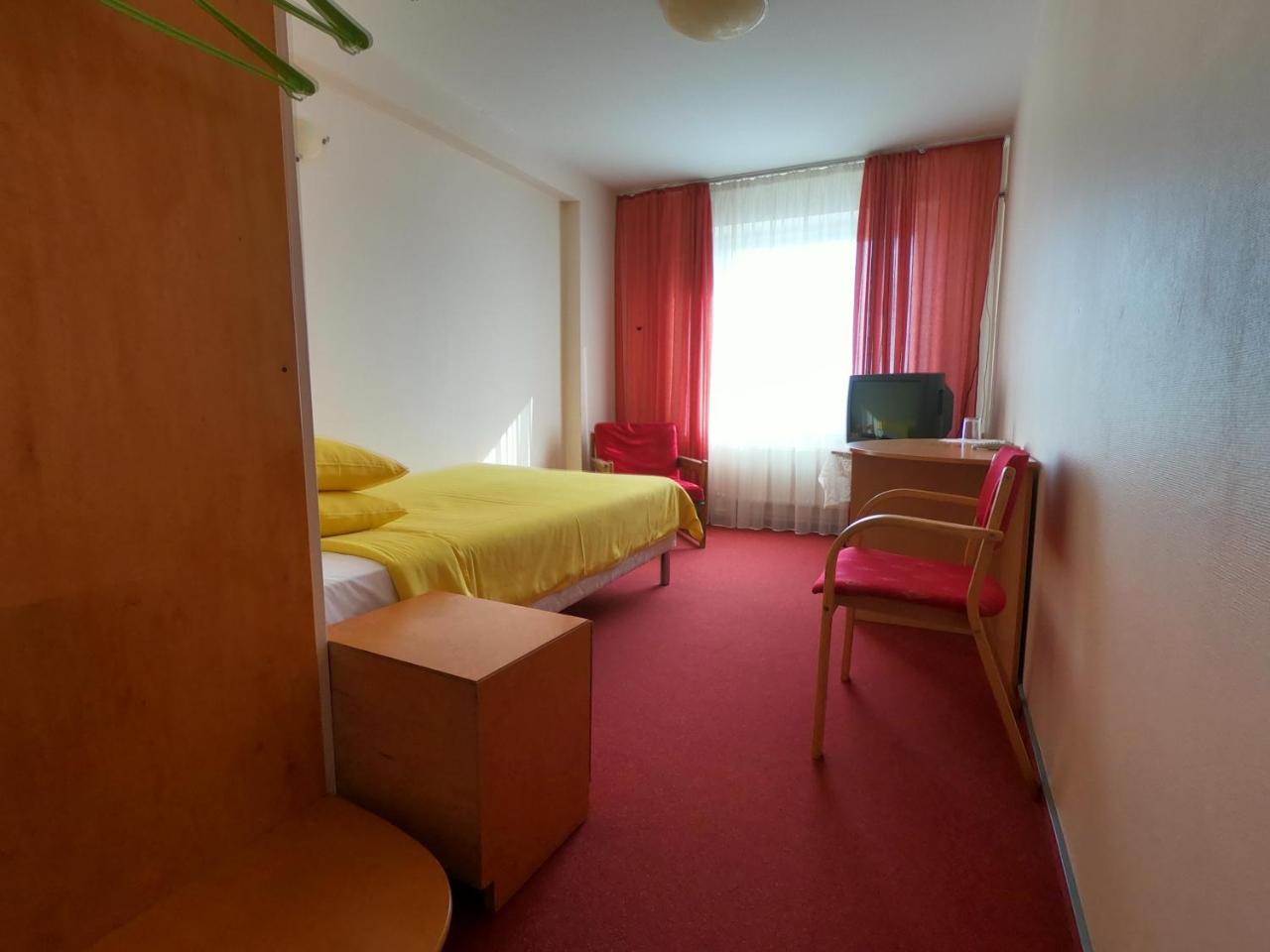 Hotel Madona Luaran gambar