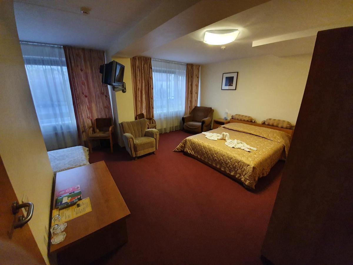 Hotel Madona Luaran gambar